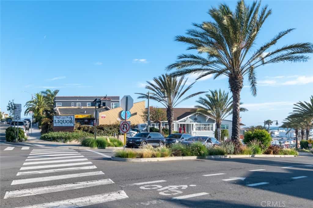 Condominium in Hermosa Beach, California 11008094