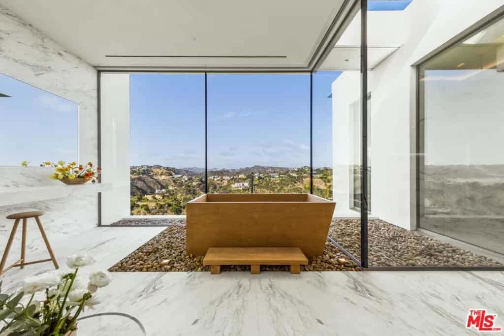 Condominium in Los Angeles, California 11008147