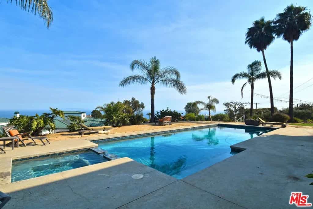 Condominium in Malibu Beach, California 11008155