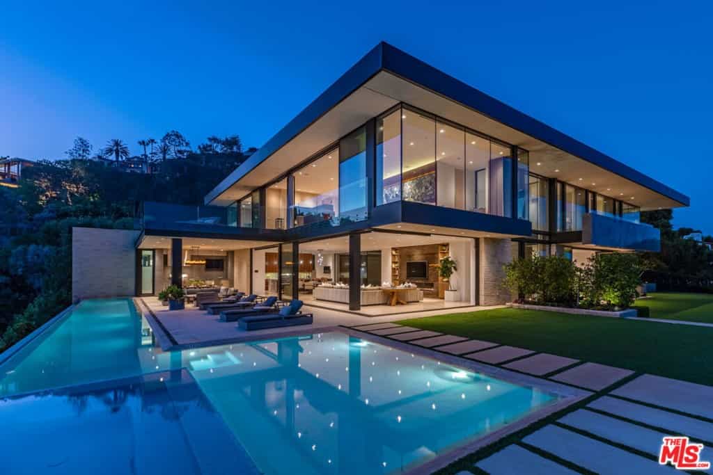 Condominium in Riviera, California 11008202