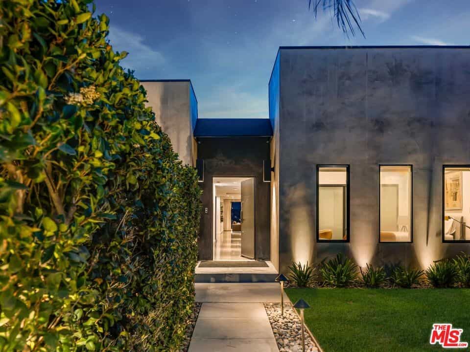 House in Los Angeles, California 11008253