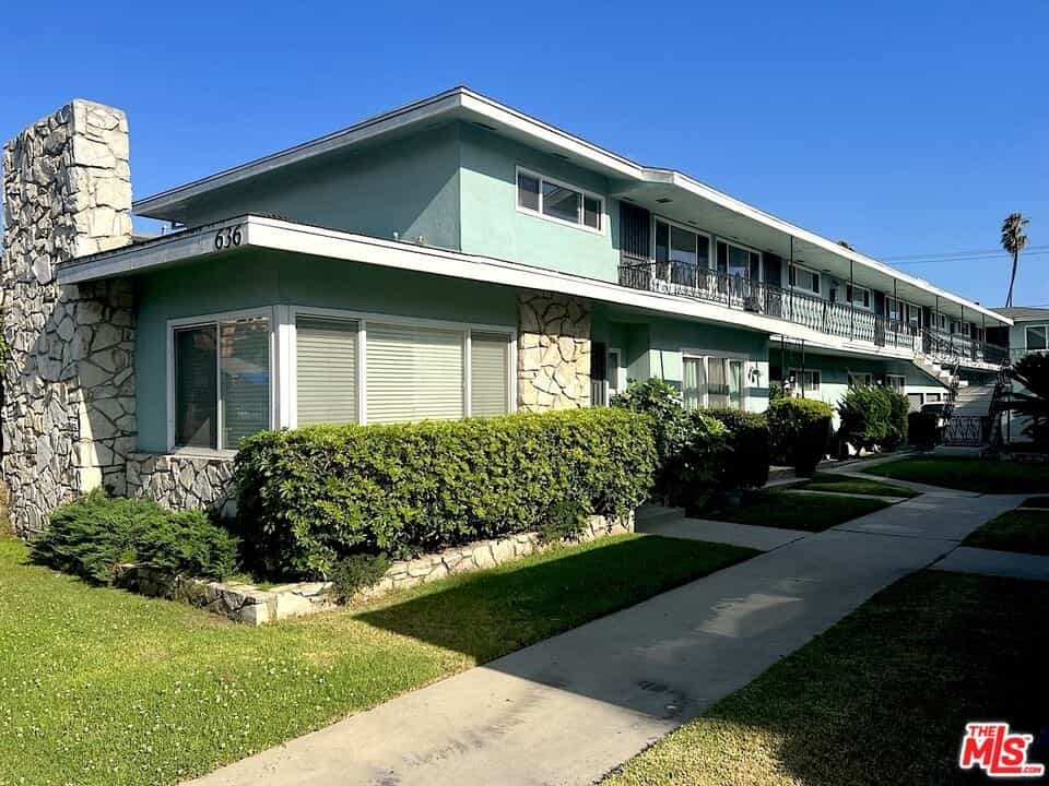 Condominium in Inglewood, California 11008272