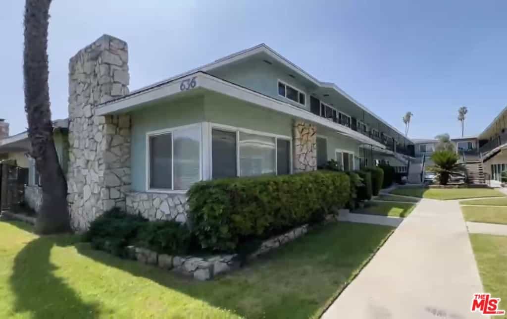 Condominium in Inglewood, California 11008272
