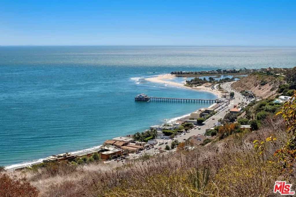 Condominium in Malibu Beach, California 11008283