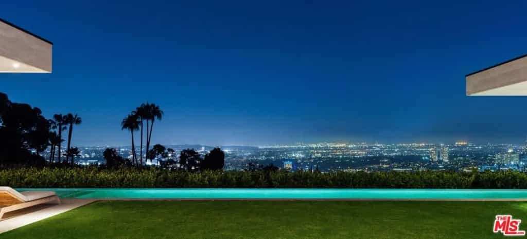 Condominium in Los Angeles, California 11008291