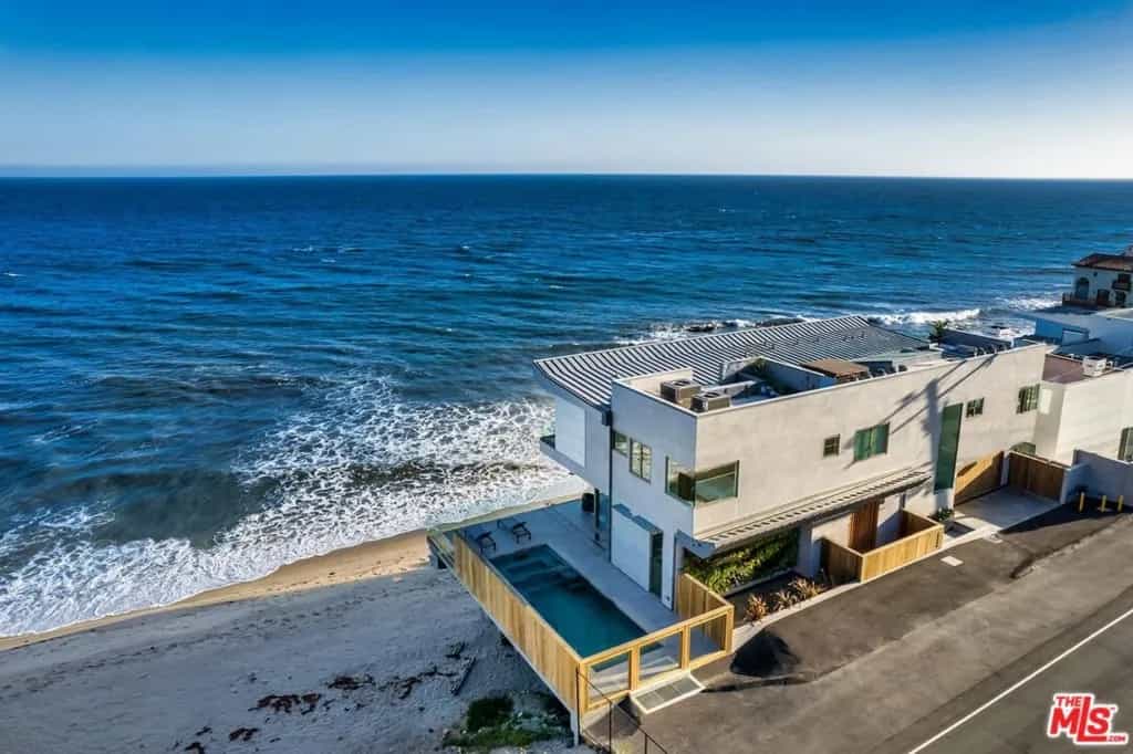 Condominium in Malibu, California 11008300