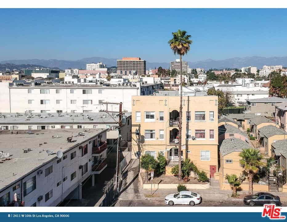 Condominium in Los Angeles, California 11008329