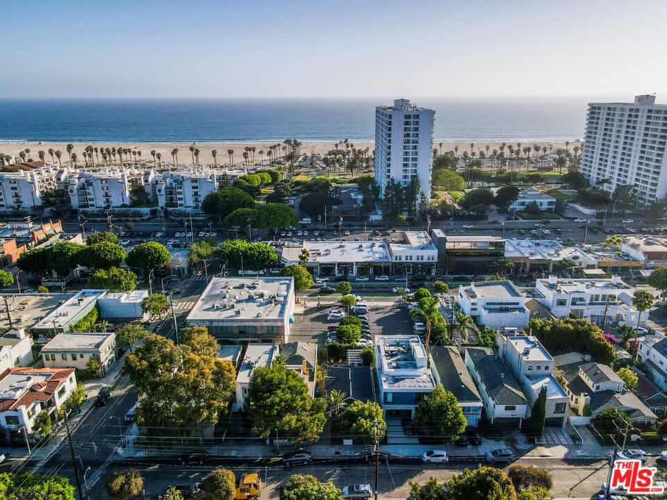 Condominium in Santa Monica, California 11008372