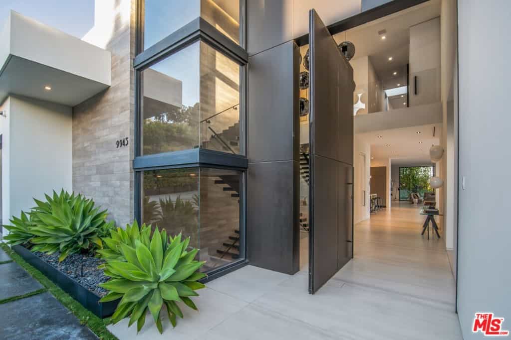 Condominium in Beverly Hills, California 11008380