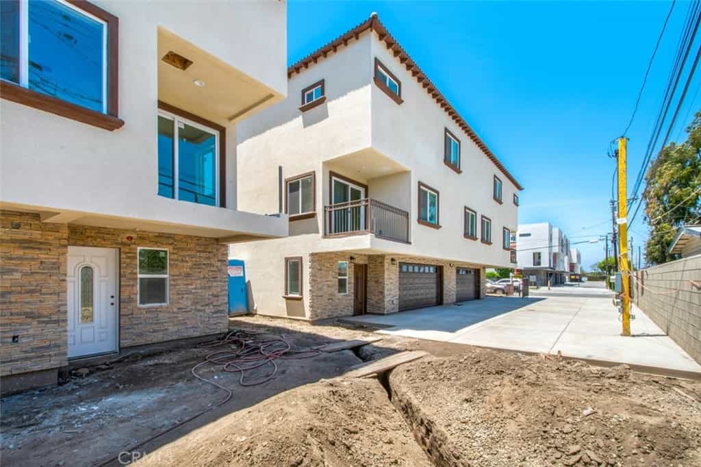 Condominium in Norwalk, California 11008392