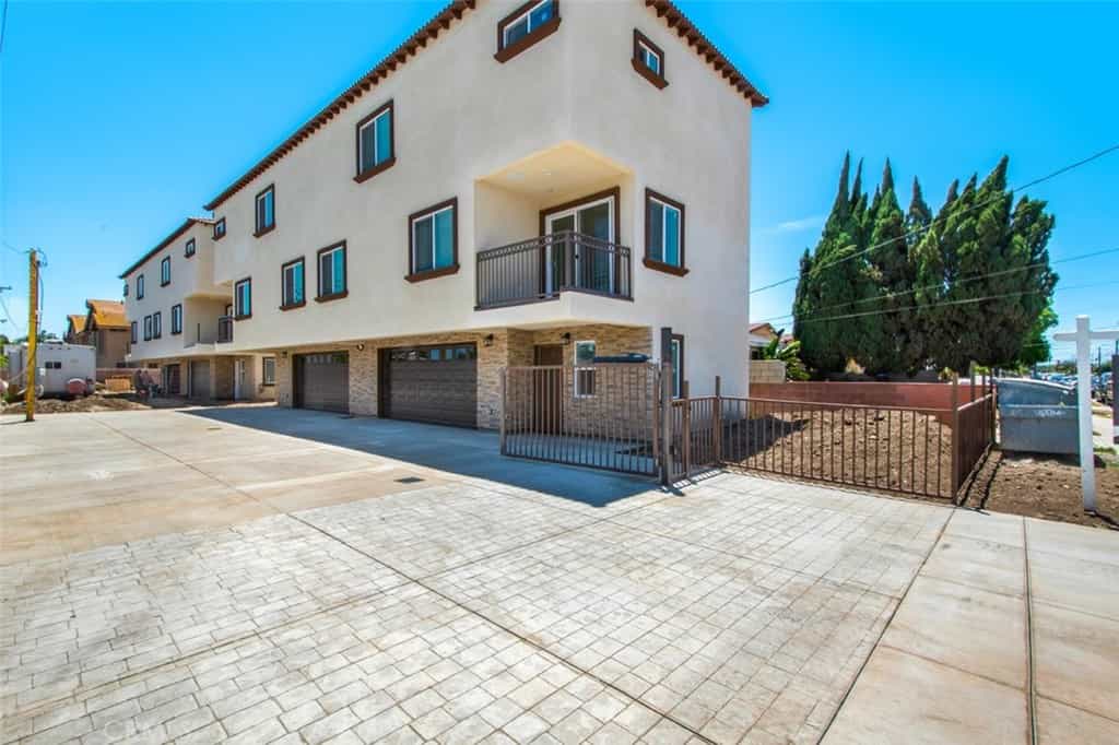 Condominium in Norwalk, California 11008392