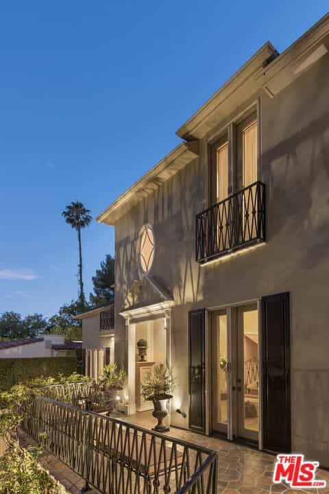Condominium in West Hollywood, California 11008464