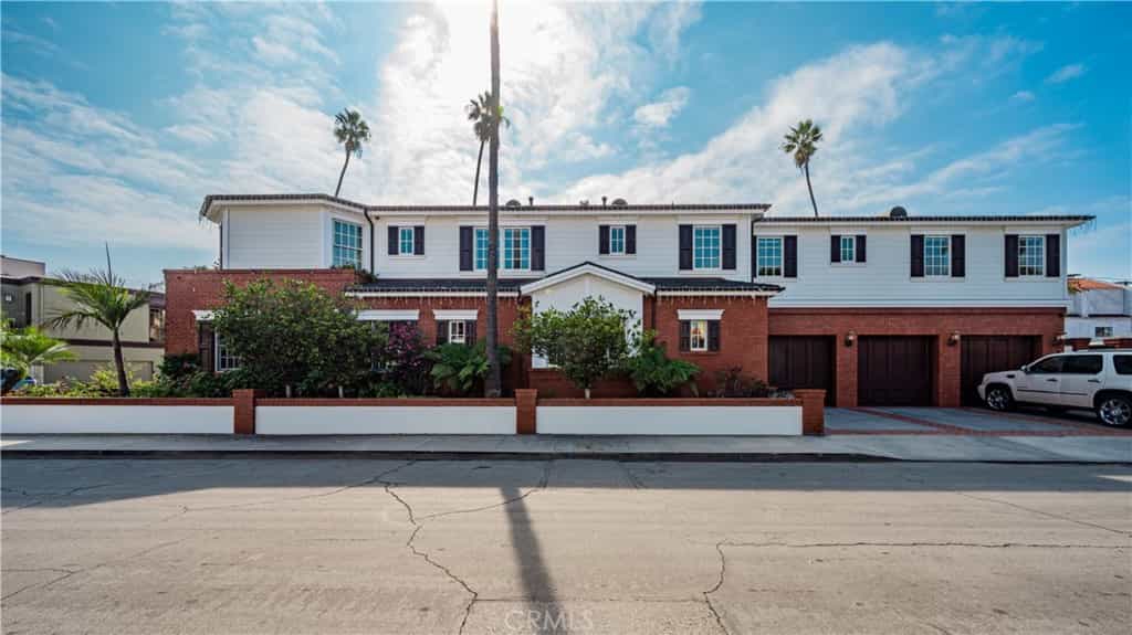 Condominium in Long Beach, California 11008474