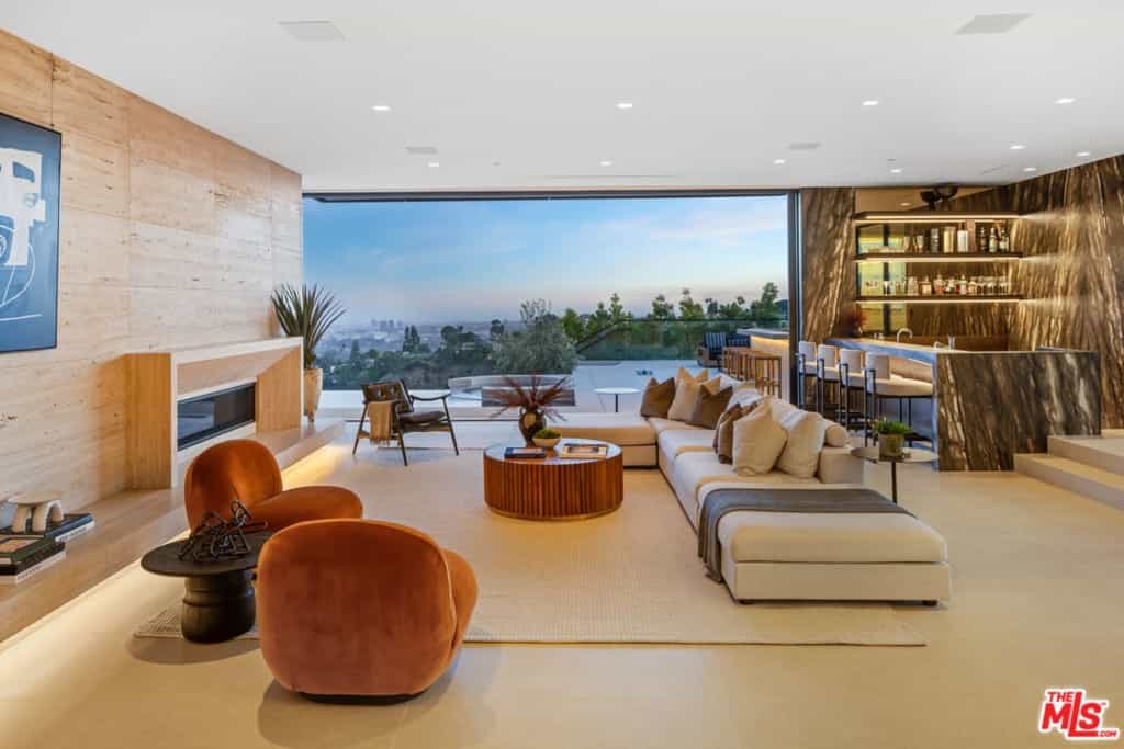 Condominium in Beverly Hills, California 11008476