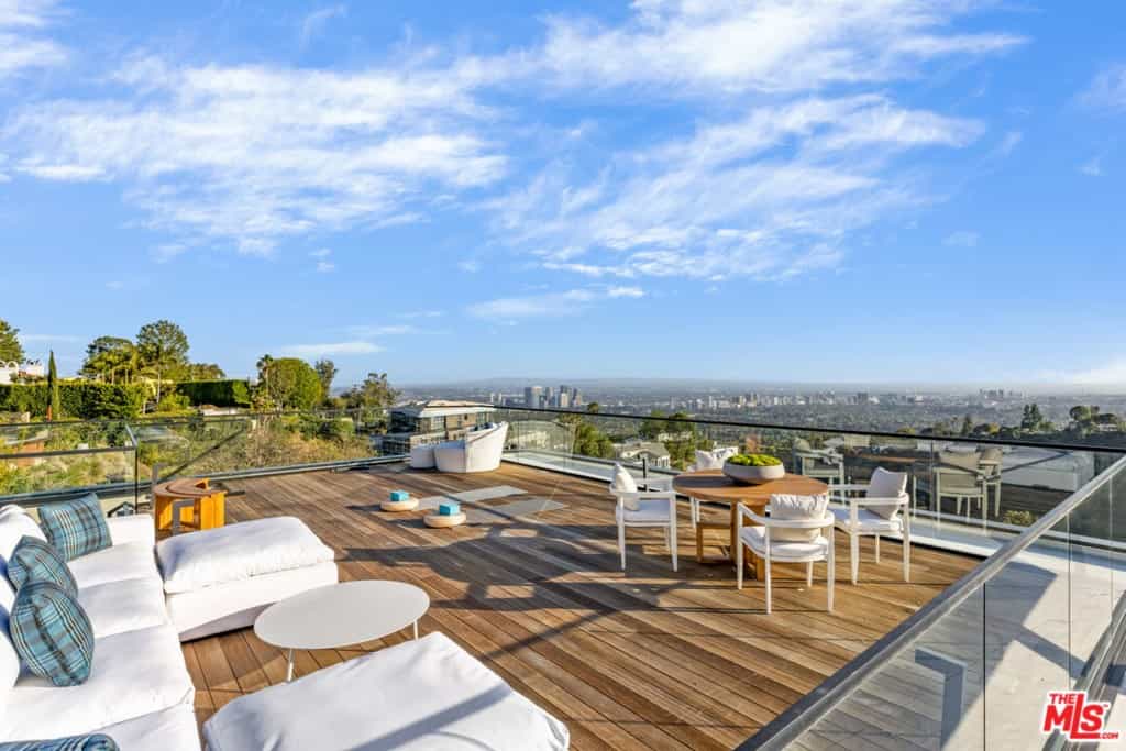 Condominium in Beverly Hills, California 11008476