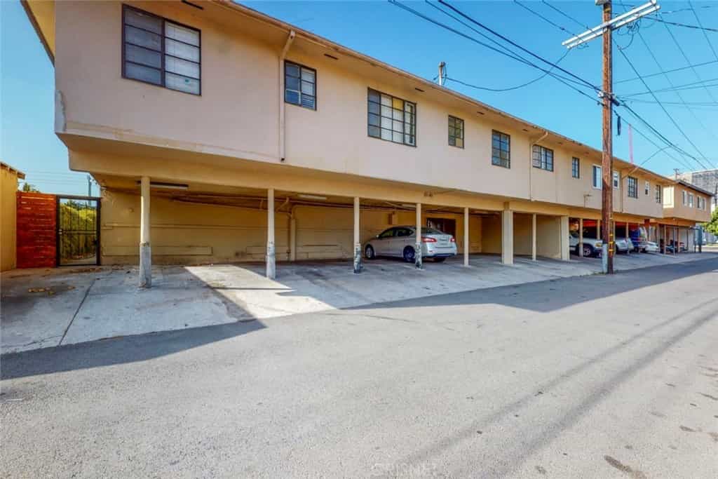 Condominium in Ladera Heights, California 11008490