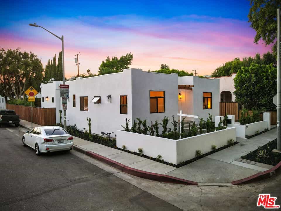 Condominium in West Hollywood, California 11008494