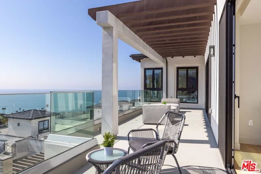 Condominium in Topanga Beach, California 11008495