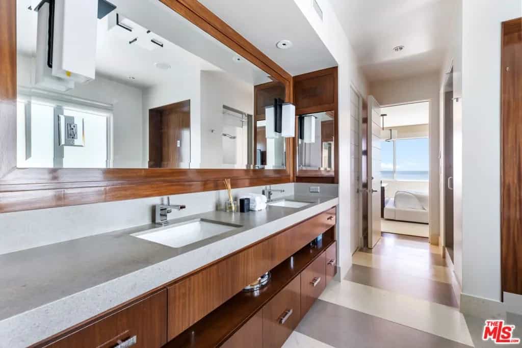 Condominium in Malibu, California 11008519