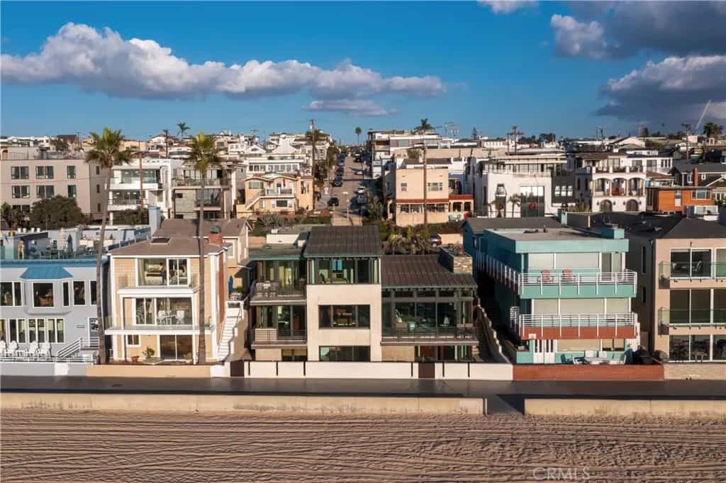 Condominium in Hermosa Beach, California 11008556