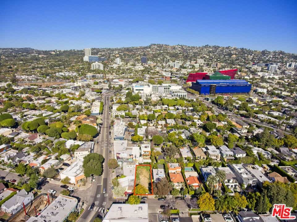 Condominium in West Hollywood, California 11008562