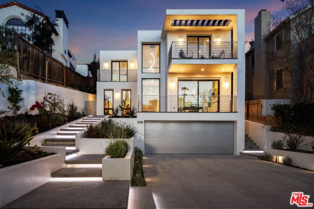 Condominium in Los Angeles, California 11008567