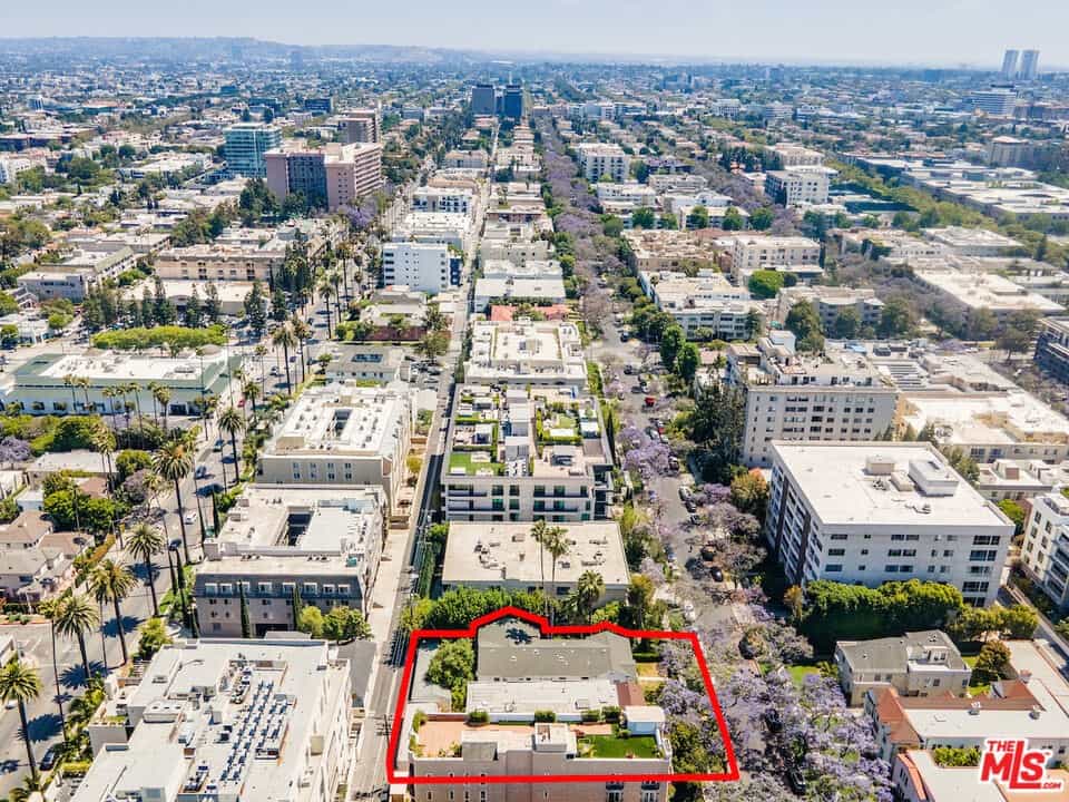 Condominium in Beverly Hills, California 11008605