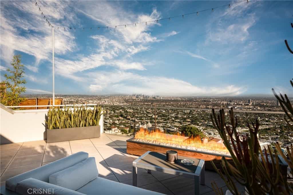 Condominium in Los Angeles, California 11008610