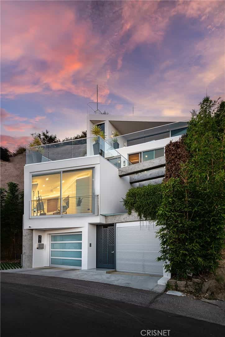 Condominium in Los Angeles, California 11008610