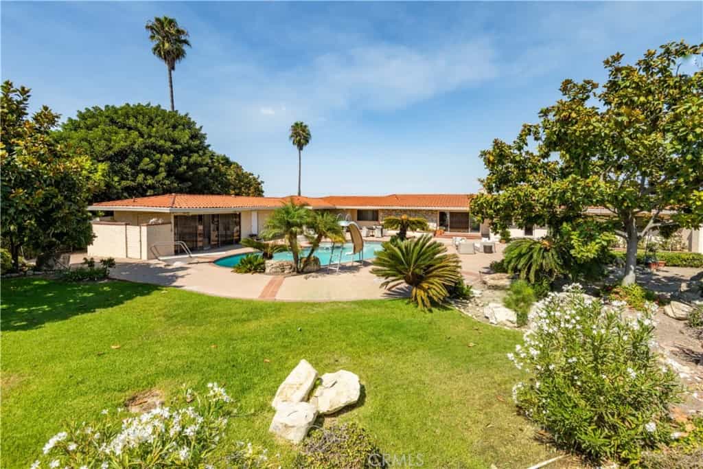 House in Palos Verdes Estates, California 11008644