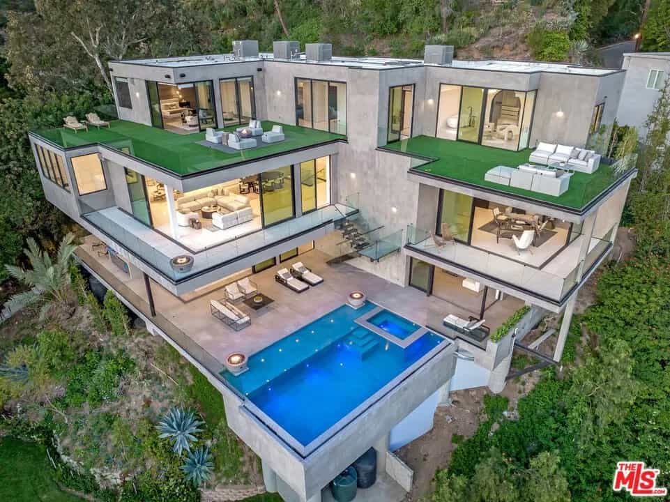 Condominium in Beverly Hills, California 11008680