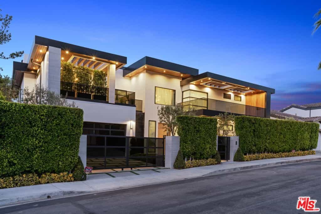 Condominium in Los Angeles, California 11008769