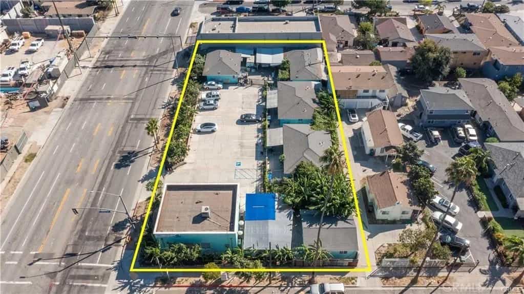 Condominium in Inglewood, California 11008775