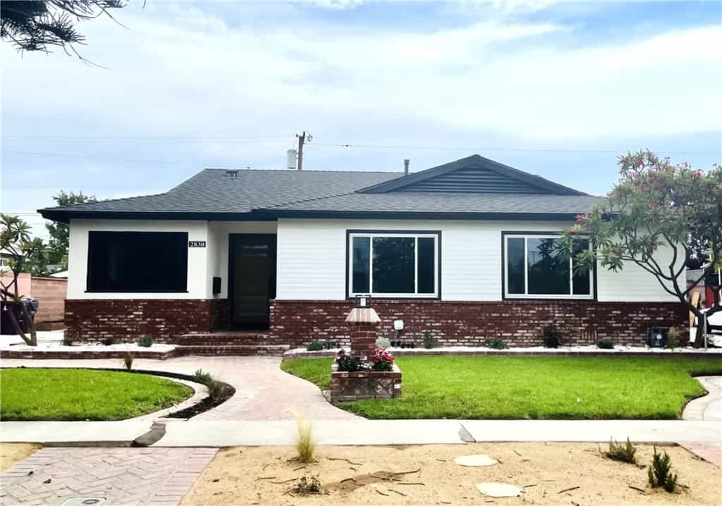 House in Long Beach, California 11008820