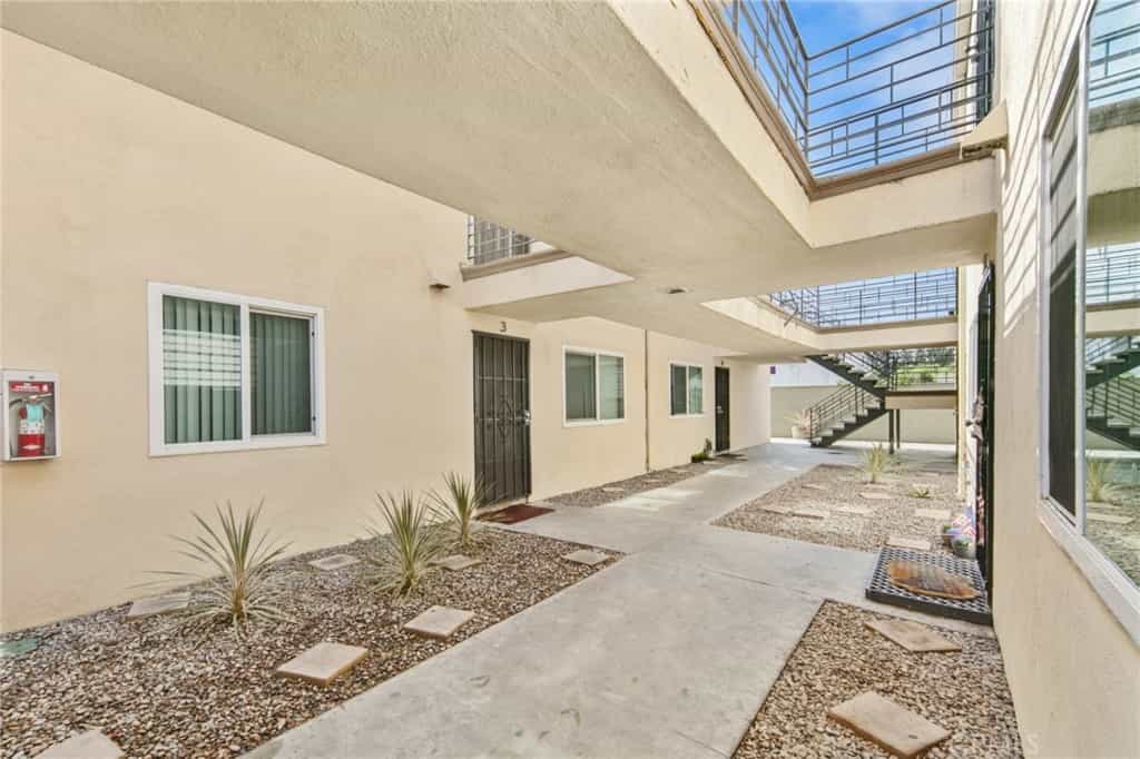 Condominium in Long Beach, California 11008829
