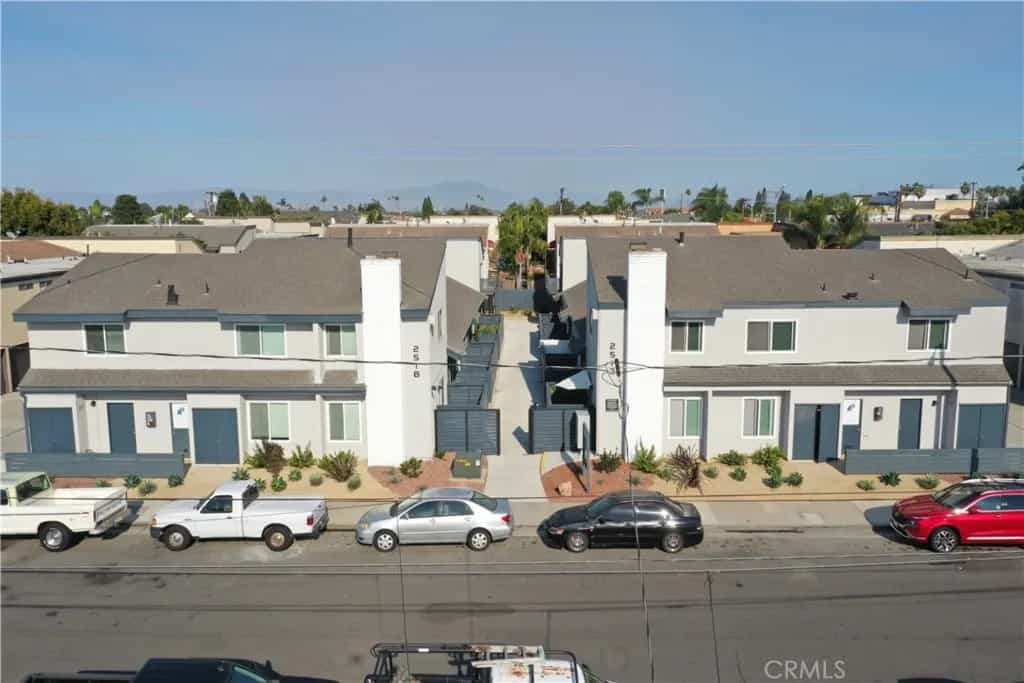 Condominium in Huntington Beach, California 11008867