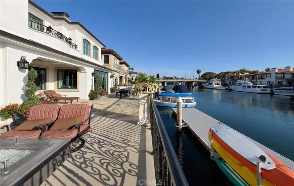 Condominium in Huntington Beach, California 11008881