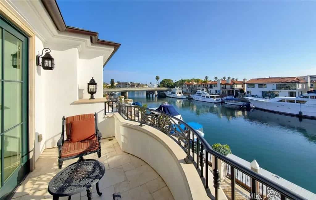 Condominium in Huntington Beach, California 11008881