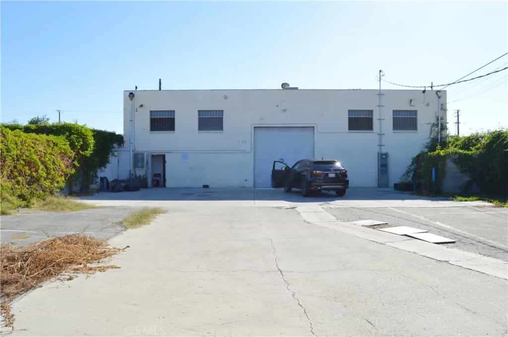 Condominium in Compton, California 11008900