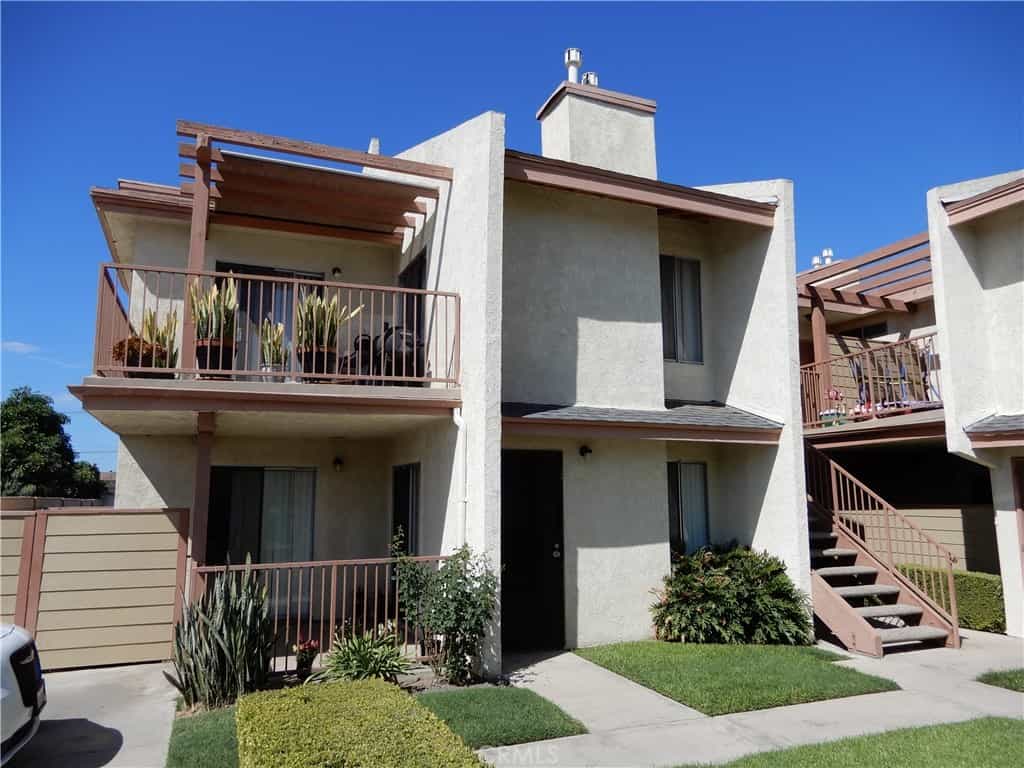 Condominium in Westminster, California 11008934