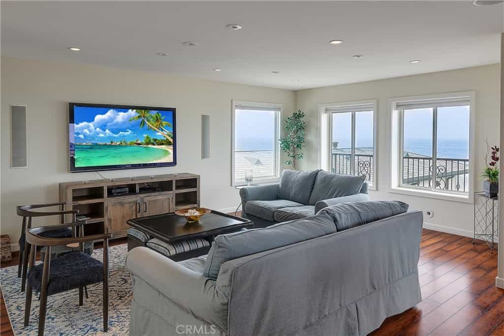 Condominium in Manhattan Beach, California 11008952