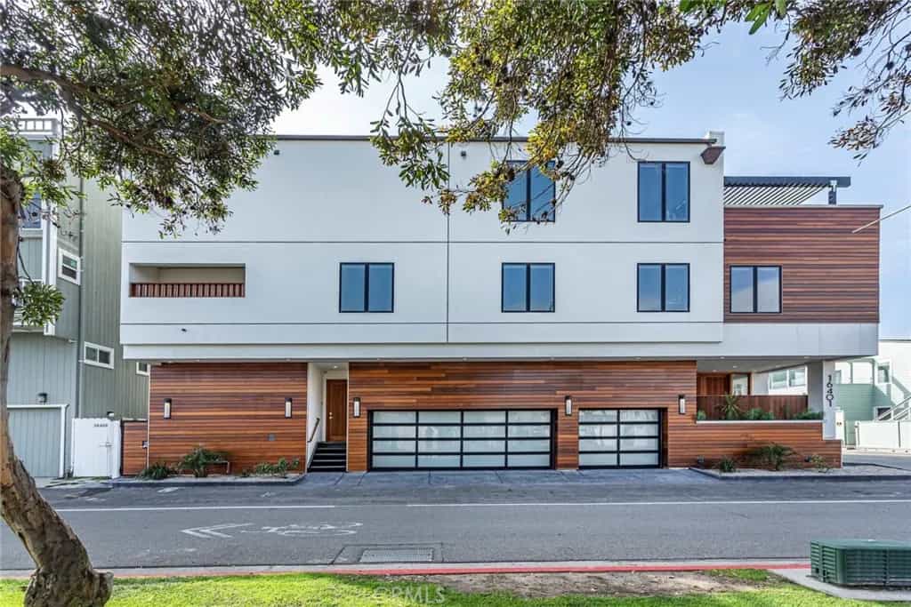 House in Huntington Beach, California 11008987