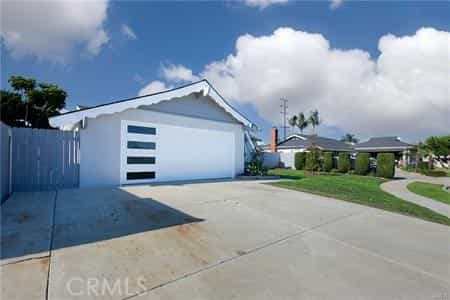 House in Huntington Beach, California 11008988