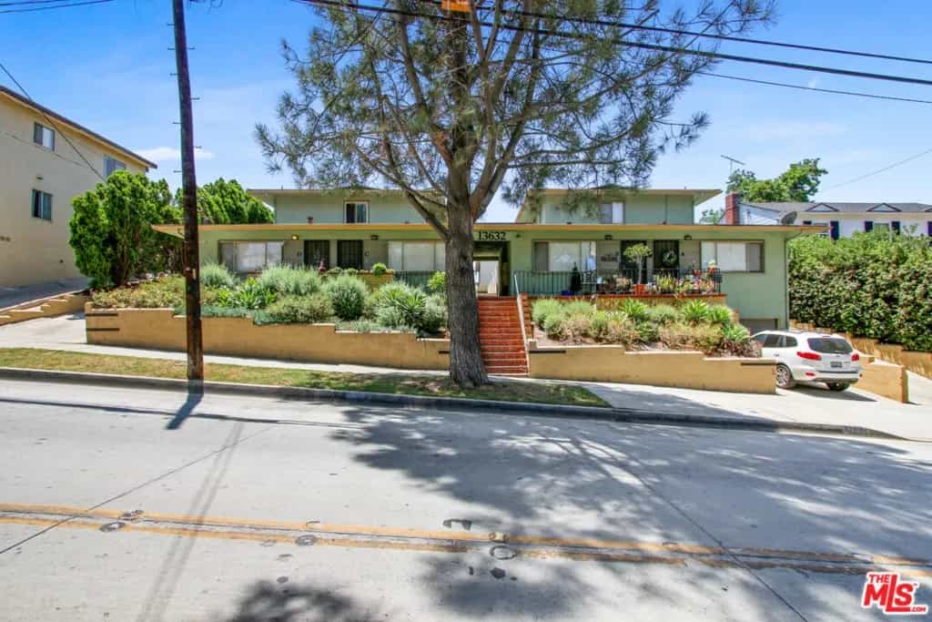 Condominium in Whittier, California 11009042