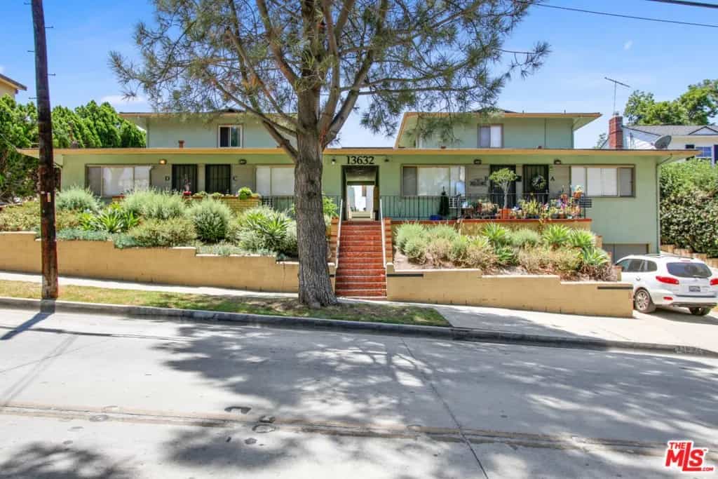 Condominium in Whittier, California 11009042