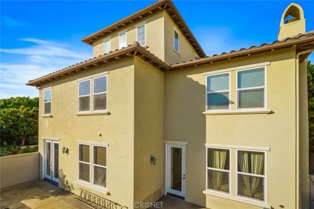 House in Huntington Beach, California 11009043