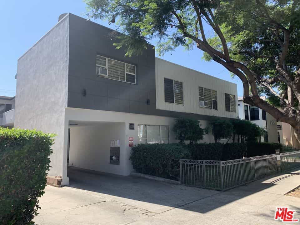 Condominium in West Hollywood, California 11009045