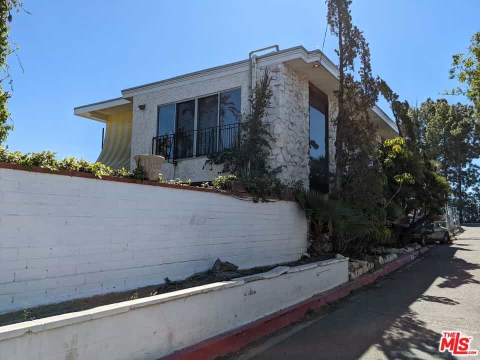 House in Los Angeles, California 11009050