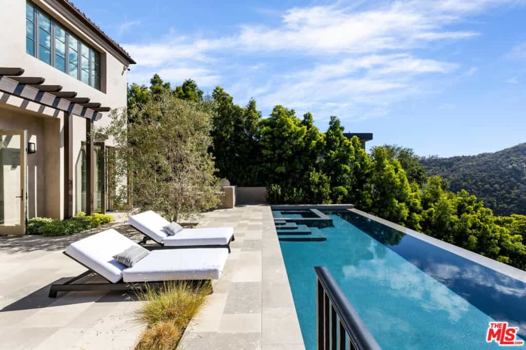 Condominium in Riviera, California 11009053
