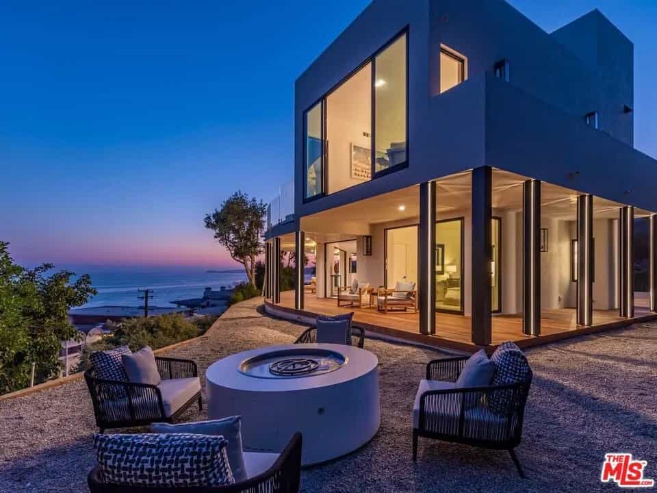Condominium in Malibu, California 11009059